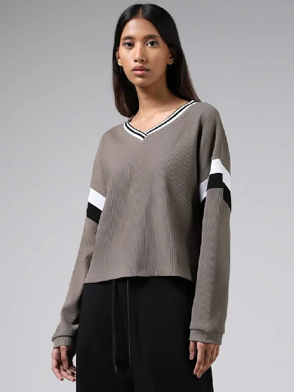 Studiofit Light Brown Cotton Sweatshirt Hoodie with Magnetic Closure Innovative Modern
