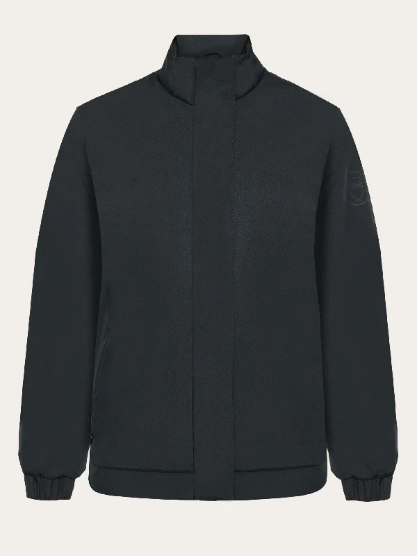 CLIMATE SHELL™ short jacket - GRS/Vegan - Black Jet Fitted Jacket Loose Jacket Oversized Jacket CLIMATE SHELL™ short jacket - GRS/Vegan - Black Jet Fitted Jacket Loose Jacket Oversized Jacket
